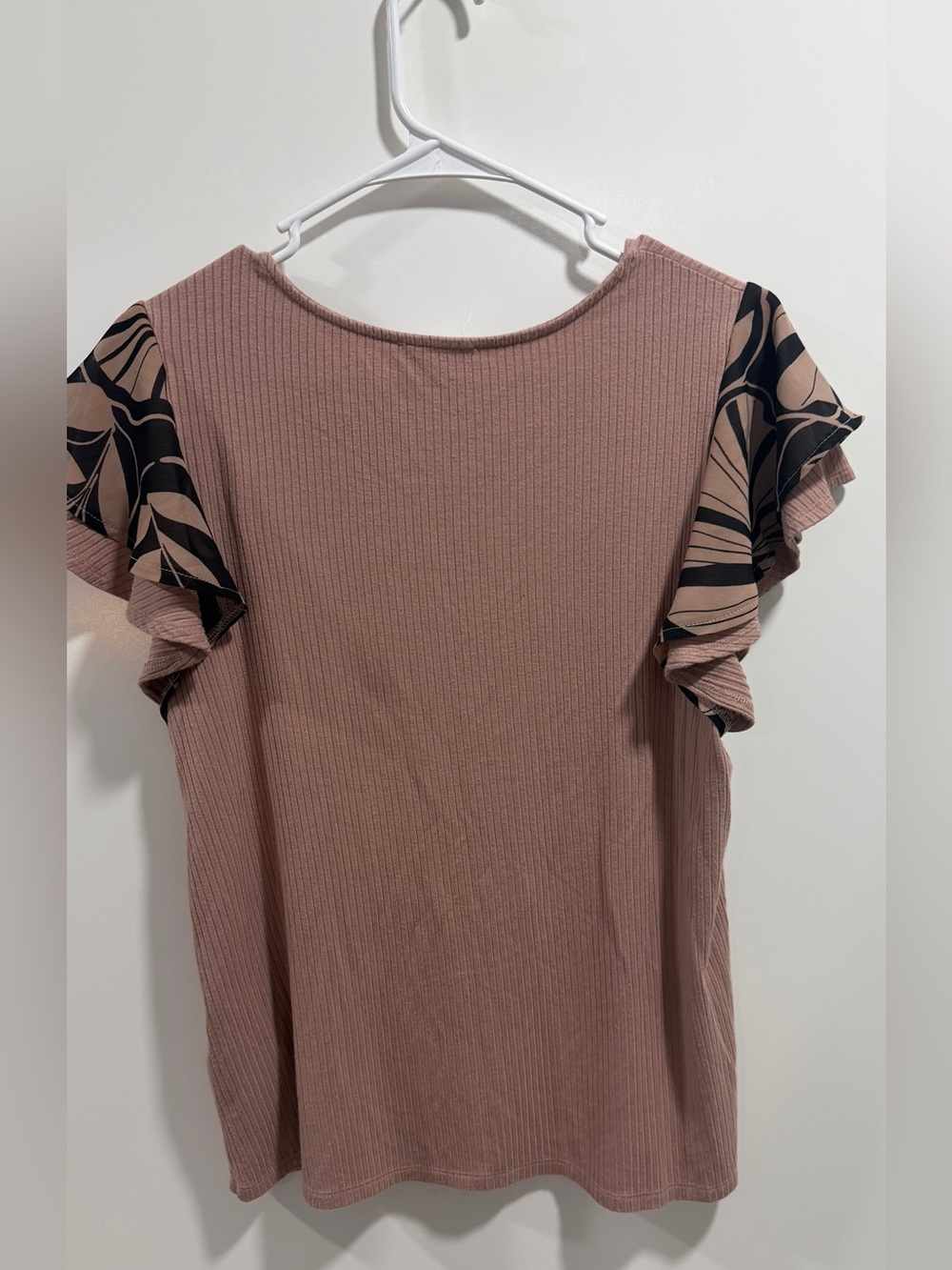 Flutter Sleeve Ribbed Tee in Mauve with Printed Accents - Picture 2 of 3